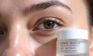Anti-Aging Eye Cream with Retinol